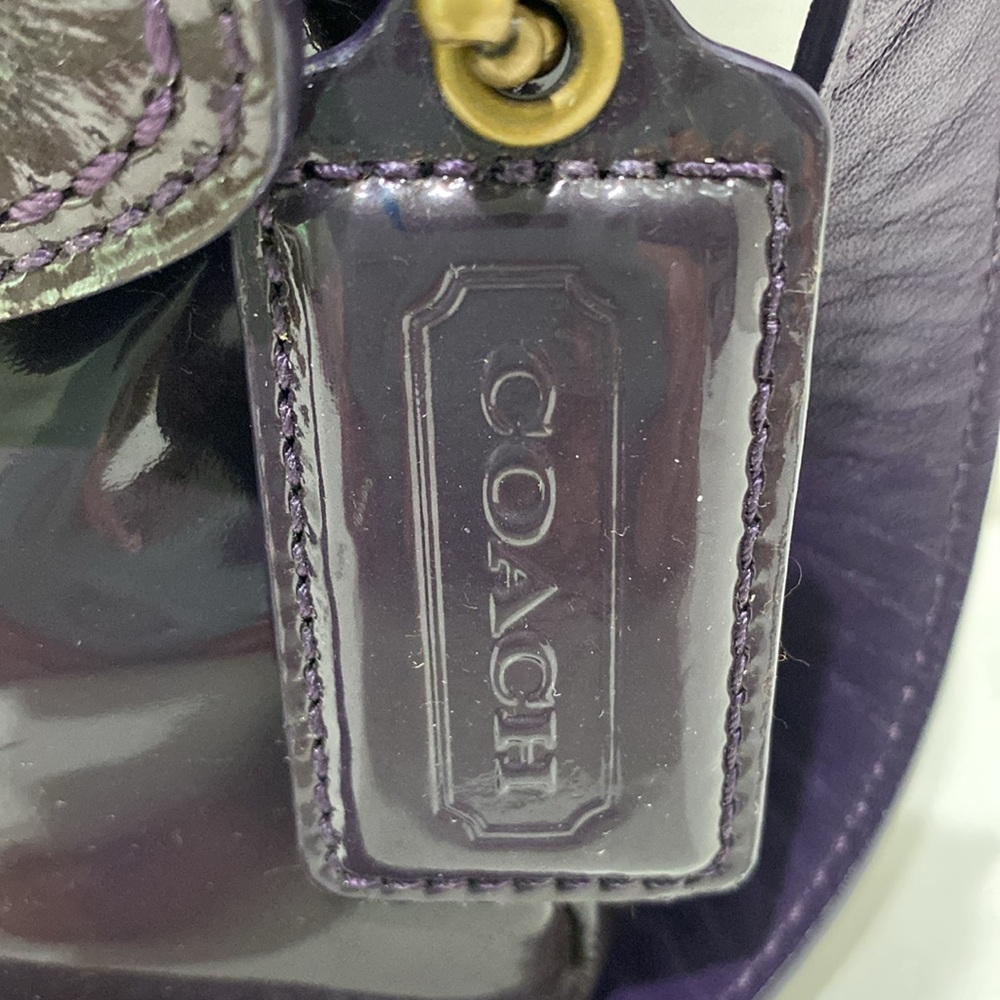 COACH (# Z17205) Purple Patent Leather Shoulder Bag - Picture 4 of 15